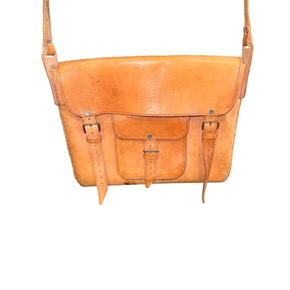 Vintage Congac Leather Messenger Crossbody Bag Adjustable Strap Buckle Closure - Picture 3 of 15